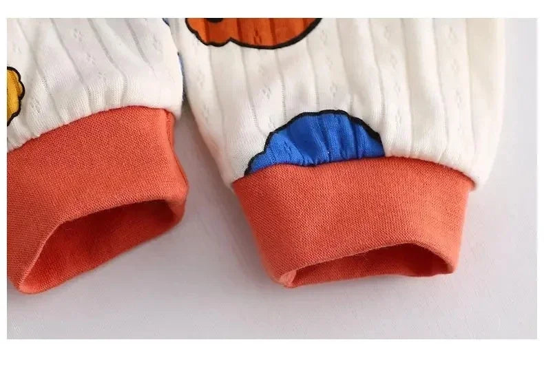 Fotledsmudd bild av färgglada björnar barn pyjamas set – barnkläder i mjuk bambu