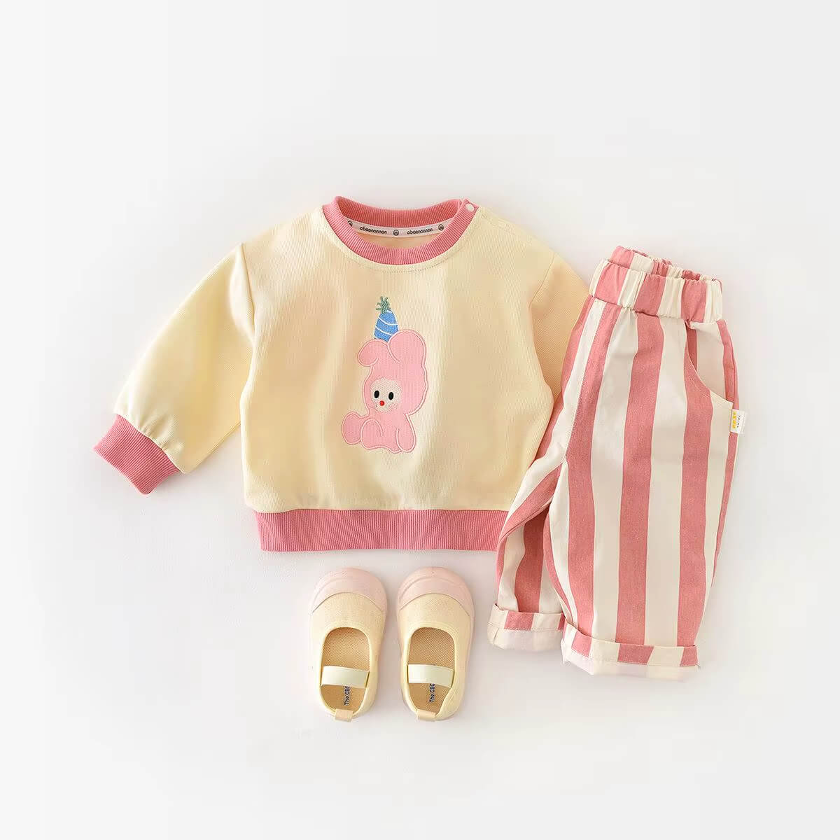 Barnkläder, babykläder, Byxor randiga rosa vikta