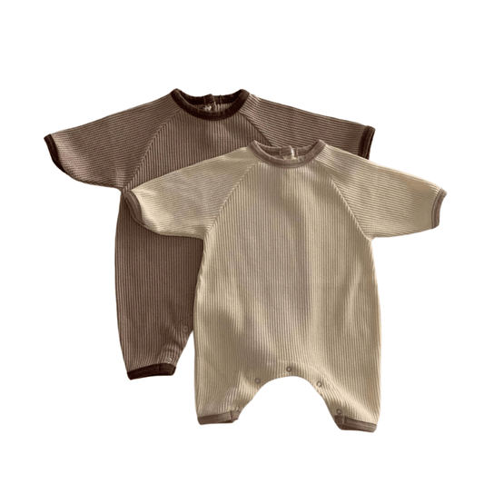 Barnkläder, babykläder, Romper ribbad brun beige framifrån