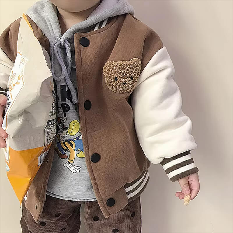 Baseballjacka barnkläder, babykläder, teddybjörn, Brun/Vit framtill på modell