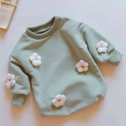 Barnkläder, babykläder, Romper i bomull grön med blommor snett framifrån 