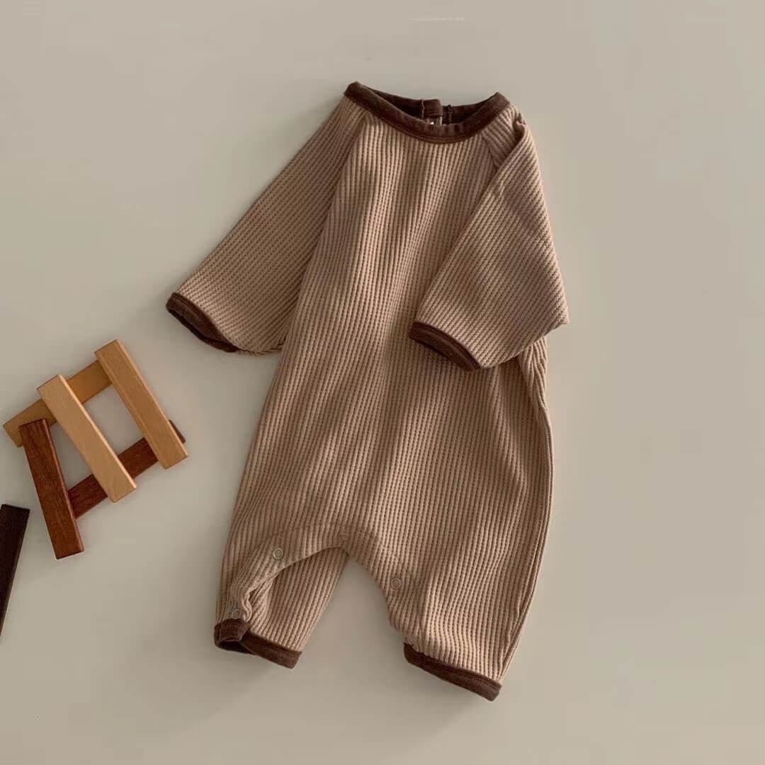 Barnkläder, babykläder, Romper ribbad brun bakifrån